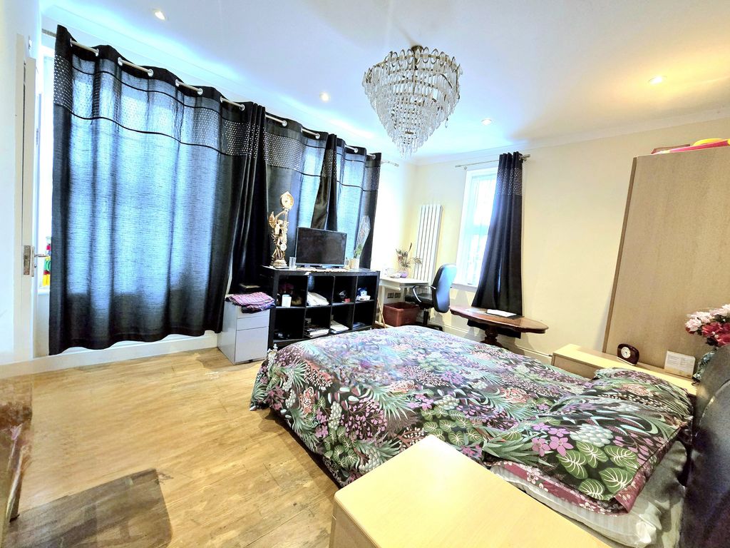Additional image 16 of 7 bed detached house for saleGreat West Road, Hounslow, Greater London TW5