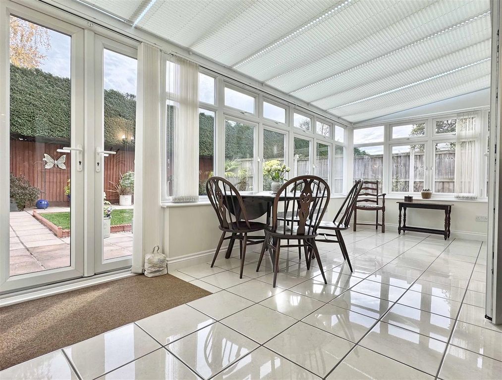 Property photo 2 of 15 Conservatory.Jpg