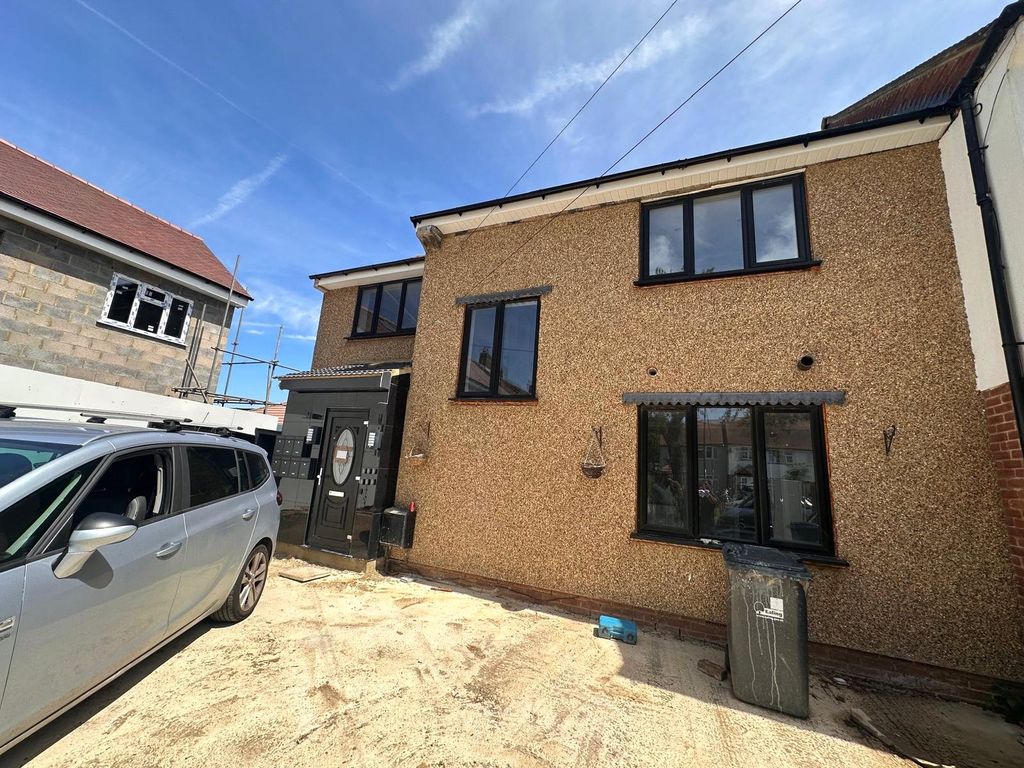Property photo 1 of 17 Front Aspect