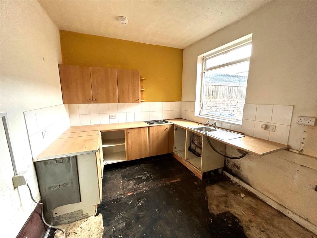 Property photo 3 of 6 Dining Kitchen.Jpg