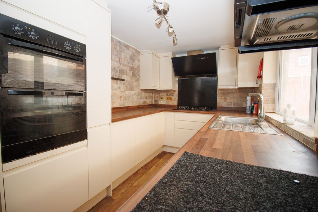Property photo 2 of 23