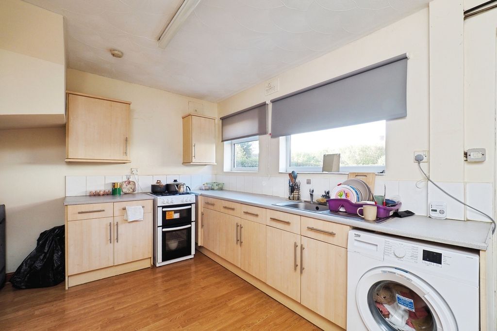 Property photo 2 of 17 Kitchen