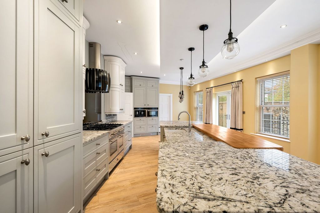 Additional image 11 of 6 bed end terrace house for saleShelley Place, The Colosseum, Lincoln LN1