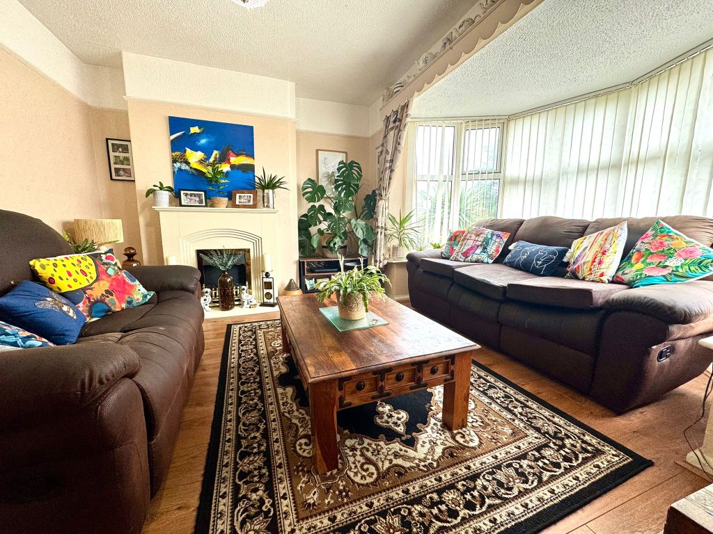 Property photo 1 of 20 Lounge