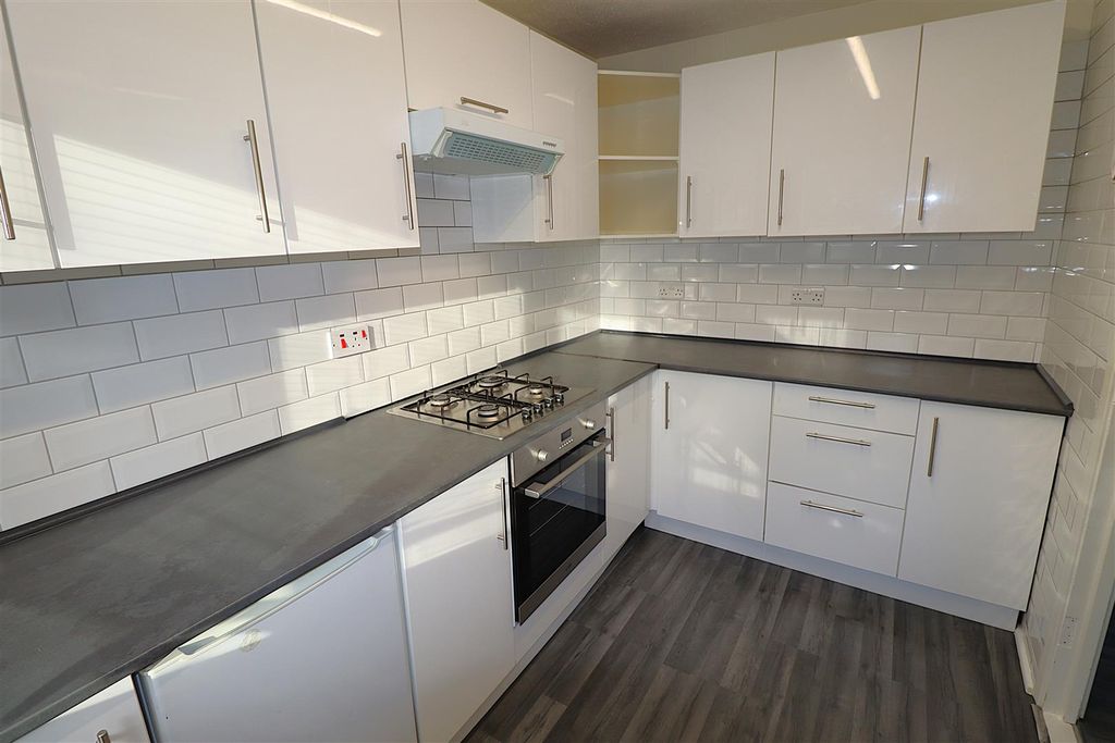 Property photo 3 of 21 Kitchen