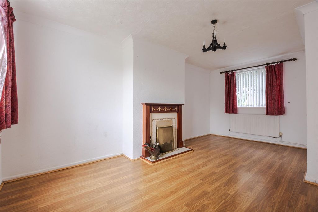 Property photo 2 of 13 Lounge