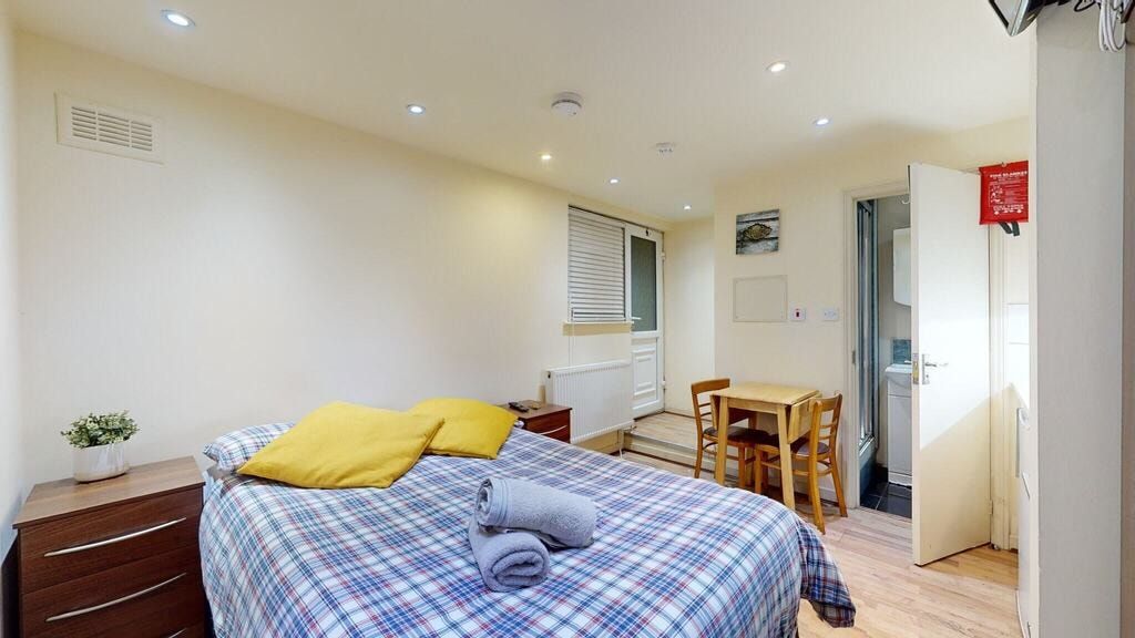 Property photo 1 of 5