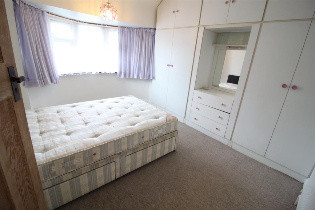 Property photo 3 of 8 Bedroom 1