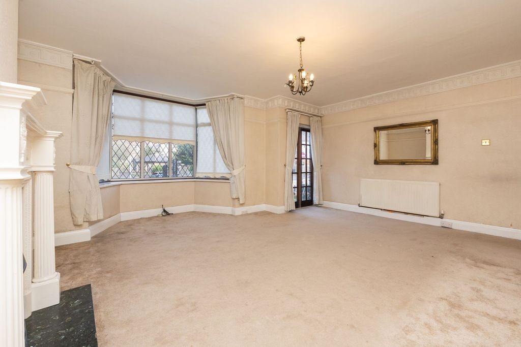 Property photo 3 of 33