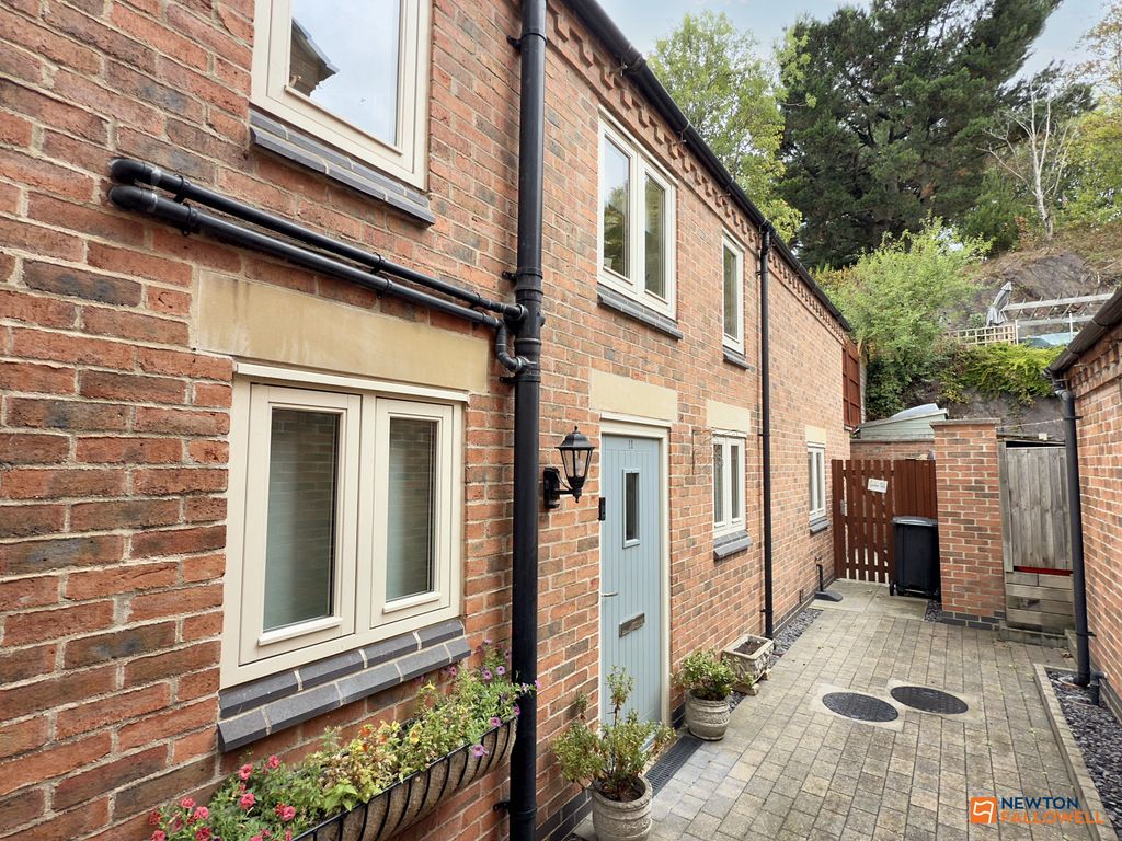 Property photo 1 of 32