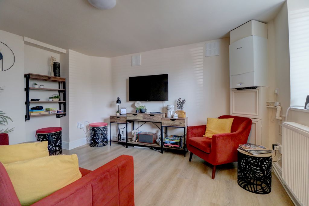 Property photo 2 of 13 Lounge