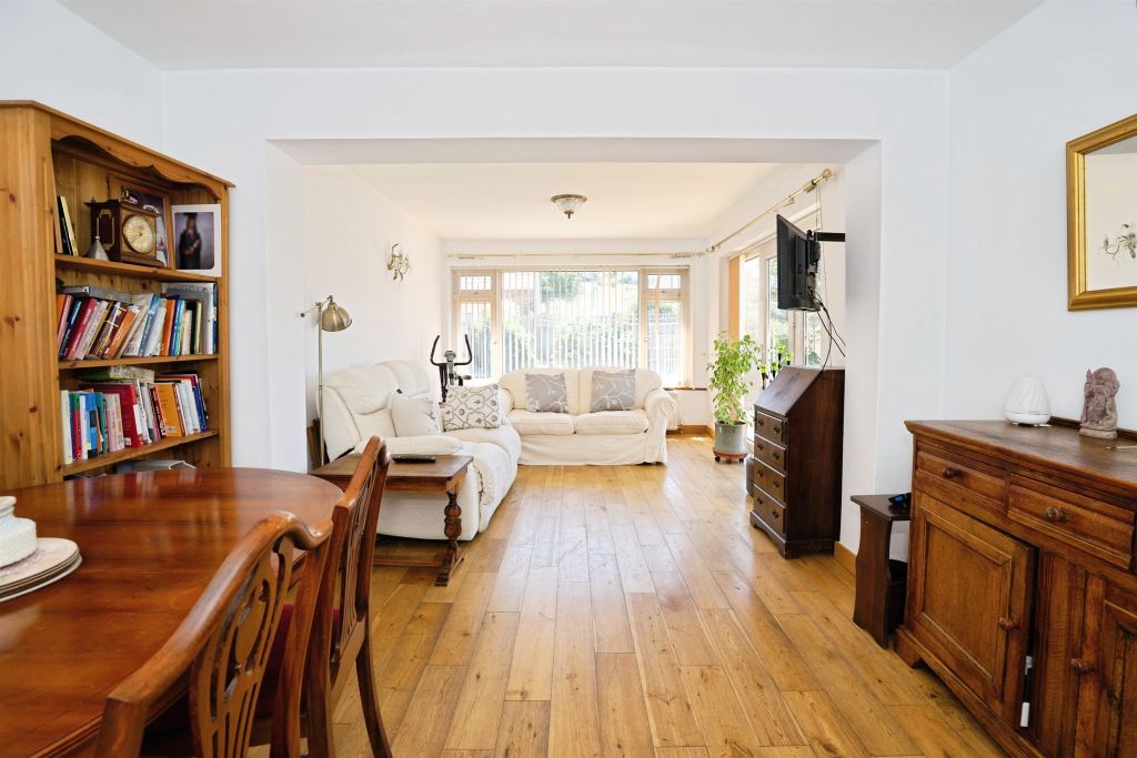 Property photo 3 of 33