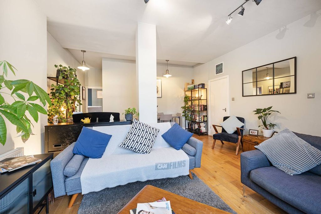 Property photo 3 of 12