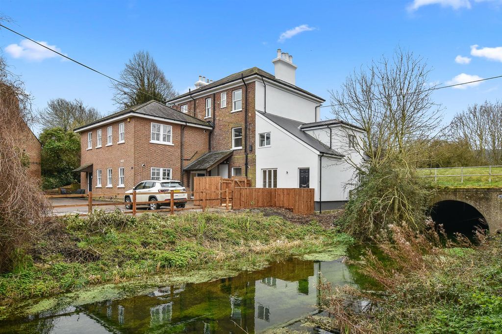 Property photo 1 of 10 External