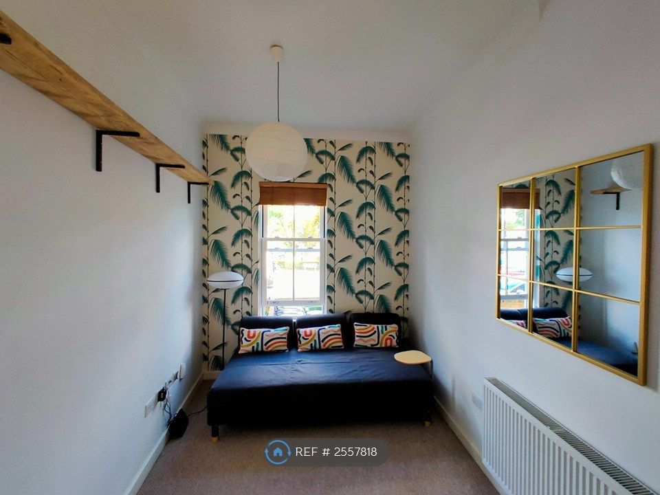 Property photo 1 of 20 Living Room