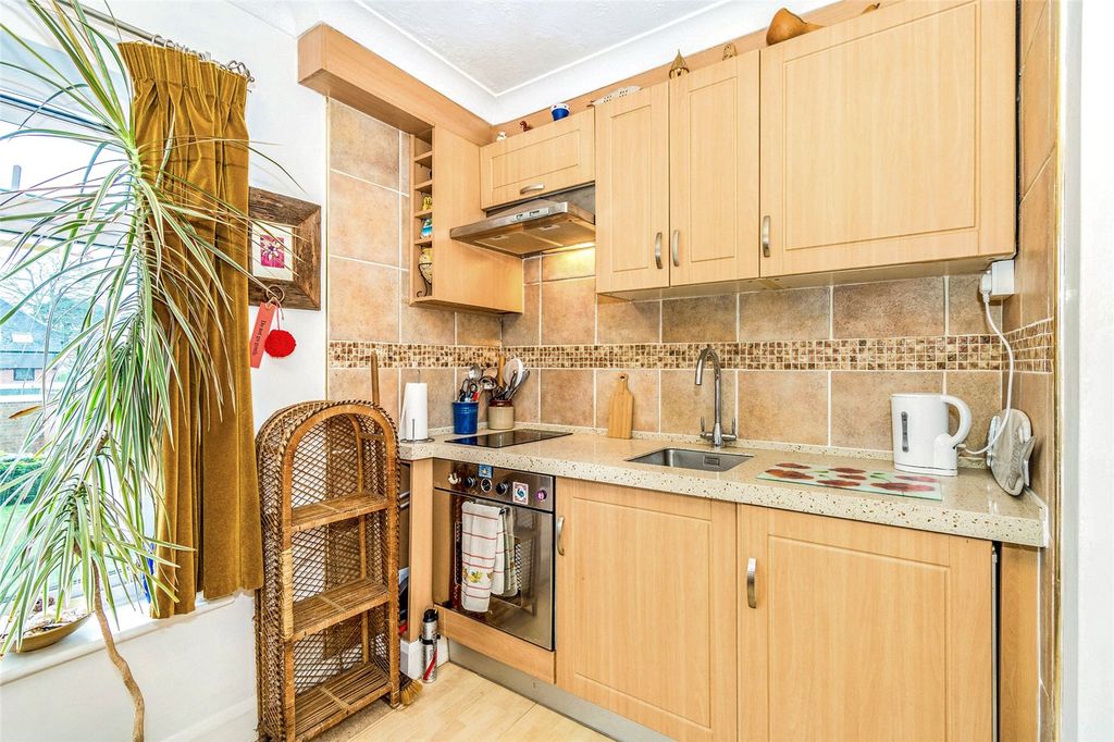 Property photo 2 of 11 Picture No. 14