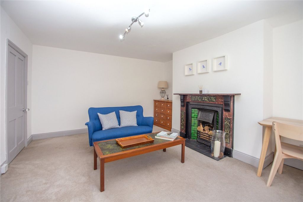 Property photo 3 of 11 Picture No. 37