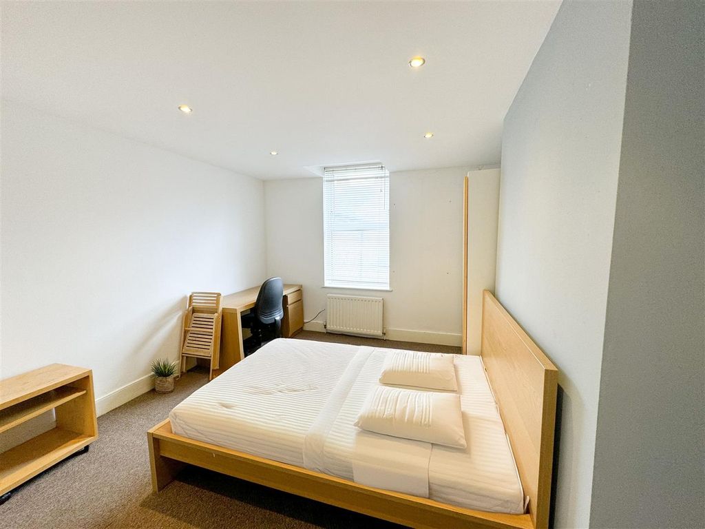 Property photo 3 of 13 Bedroom 2