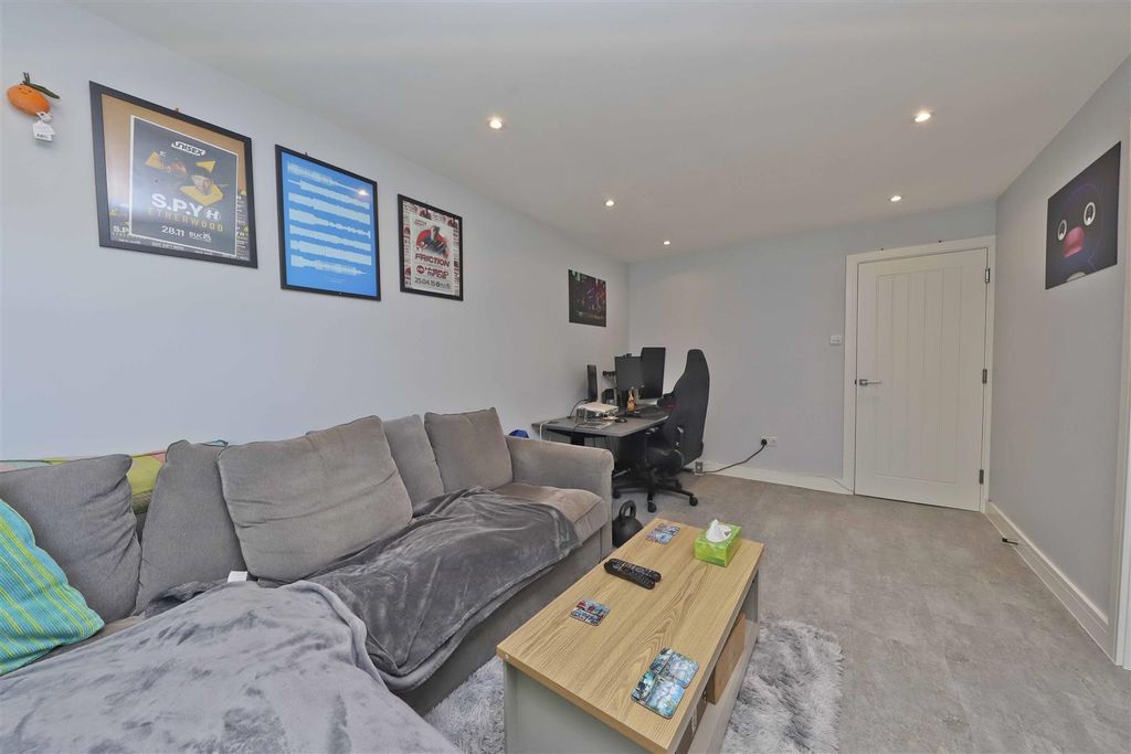 Property photo 3 of 8 Living Room