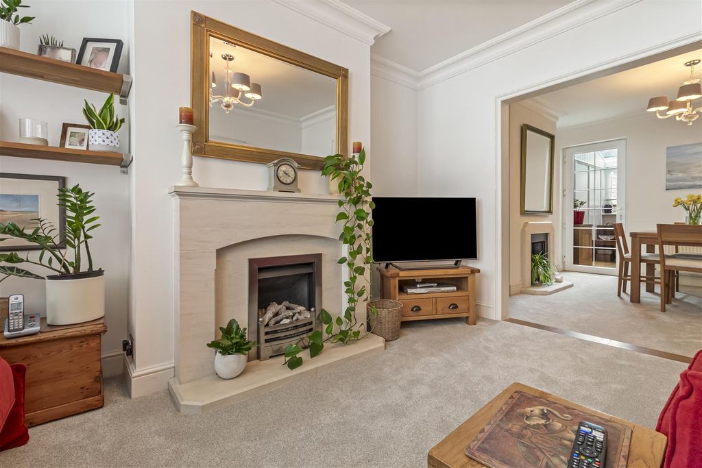 Property photo 3 of 17 36 Lanfranc Road-015.Jpg