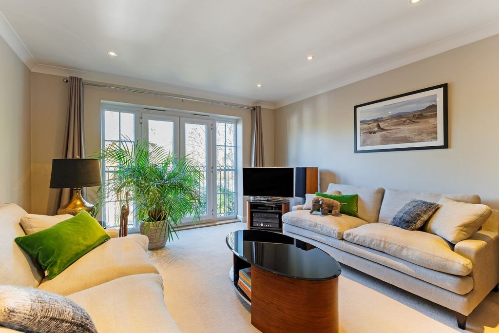 Property photo 2 of 9 85222_Flat 9 Maxw...