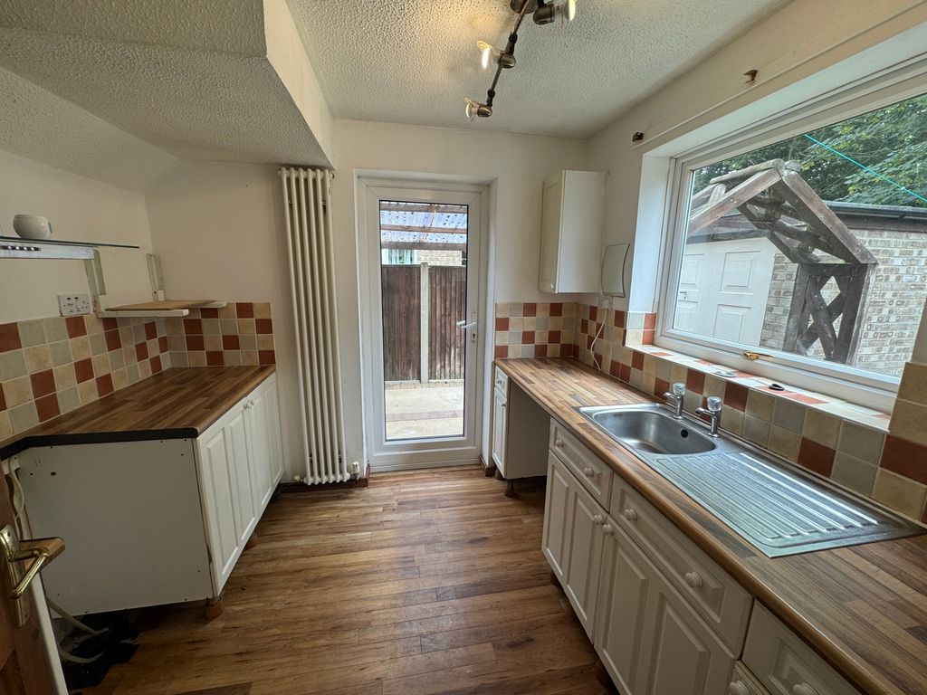 Property photo 3 of 10 Kitchen