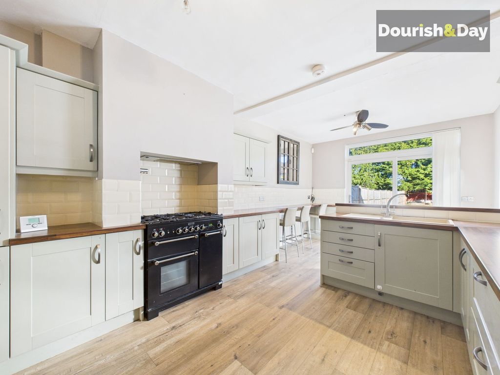 Property photo 3 of 32 Kitchen