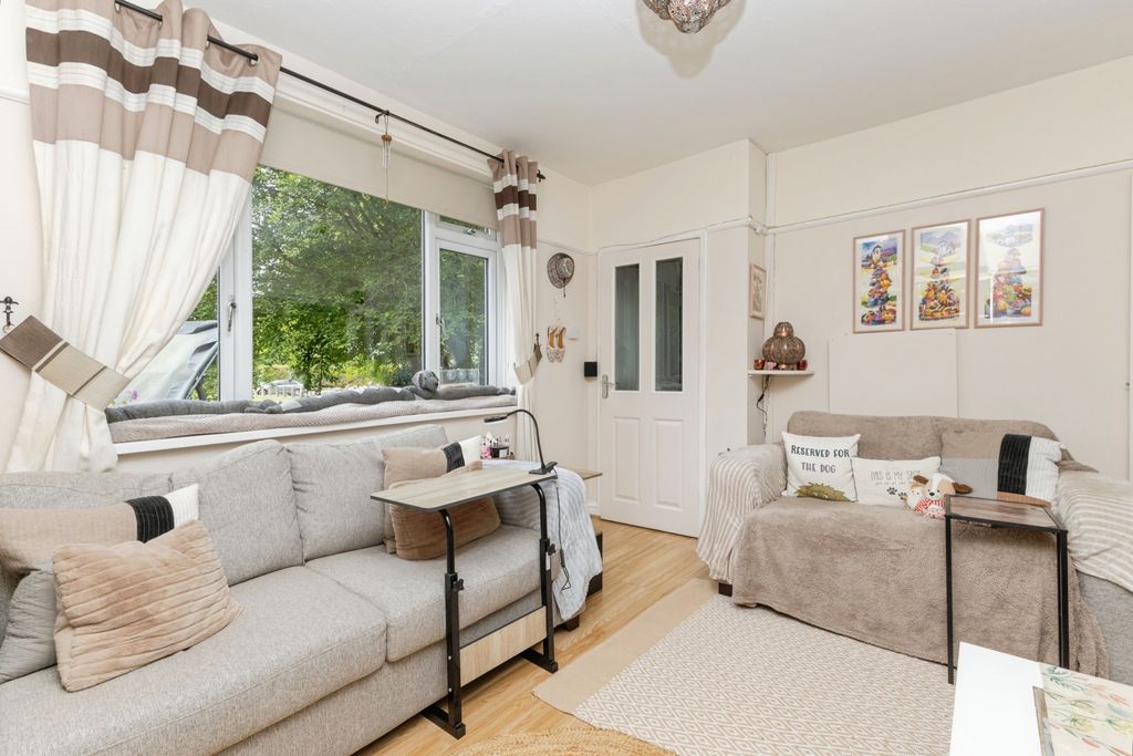 Property photo 3 of 17 Photo