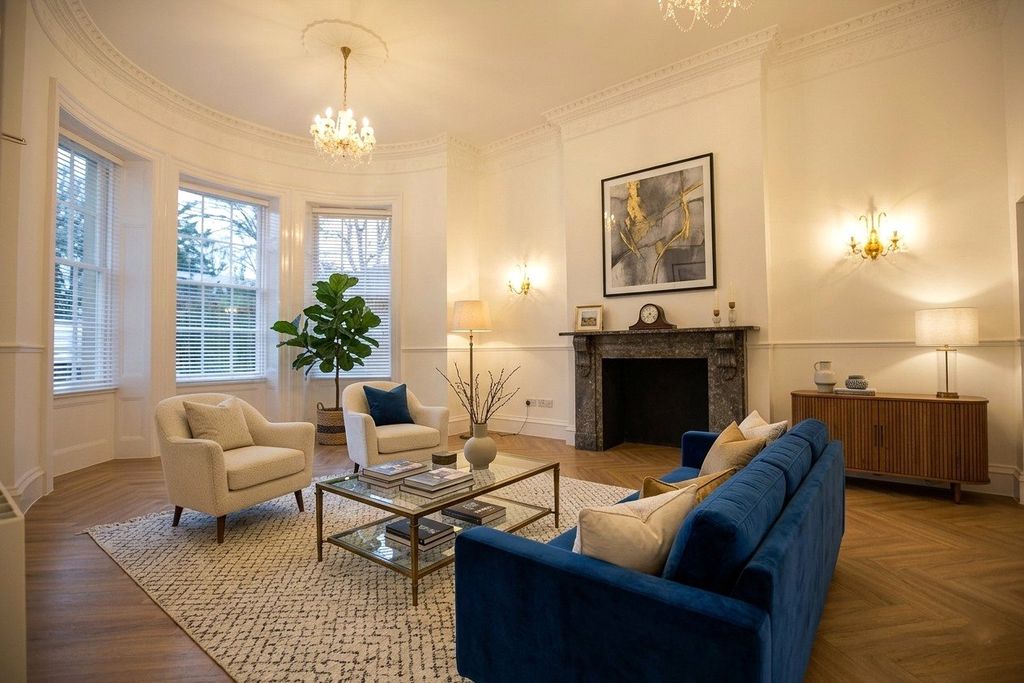 Property photo 1 of 8 Living Room