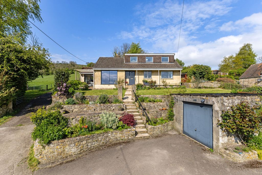 Property photo 2 of 24 House And Garage