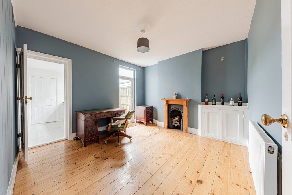 Property photo 3 of 18 Dining Room (1)