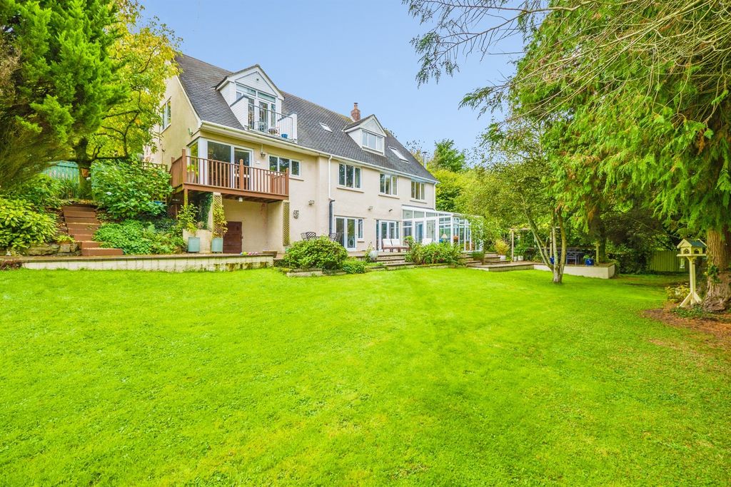 Property photo 1 of 33
