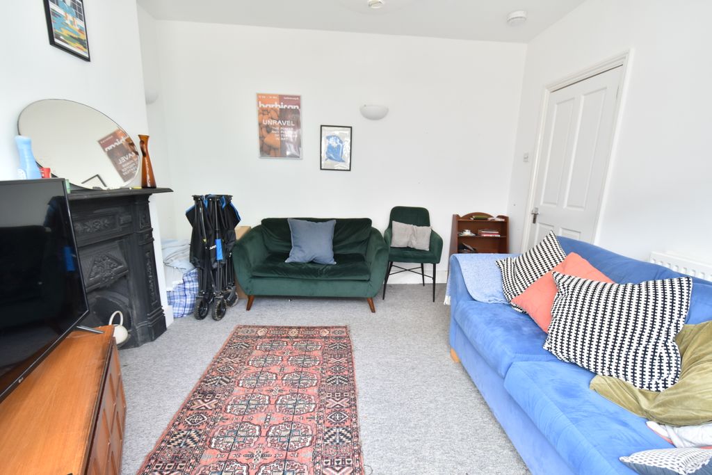 Property photo 2 of 11 Living Room