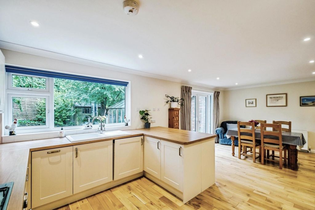 Property photo 2 of 16 Pbox-Img.Jpg