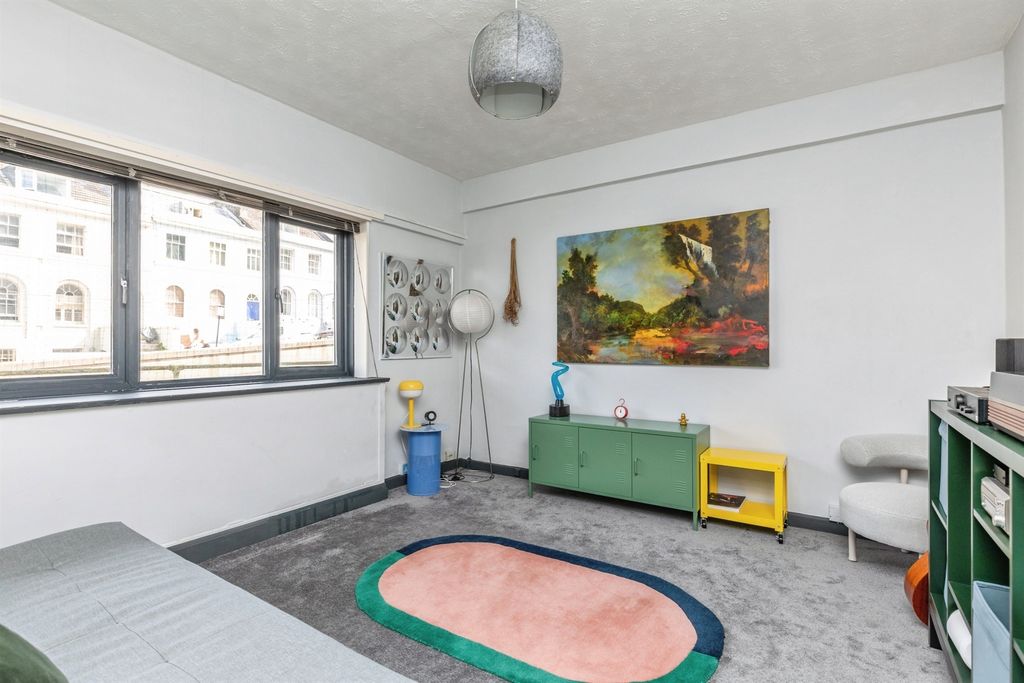 Property photo 3 of 19