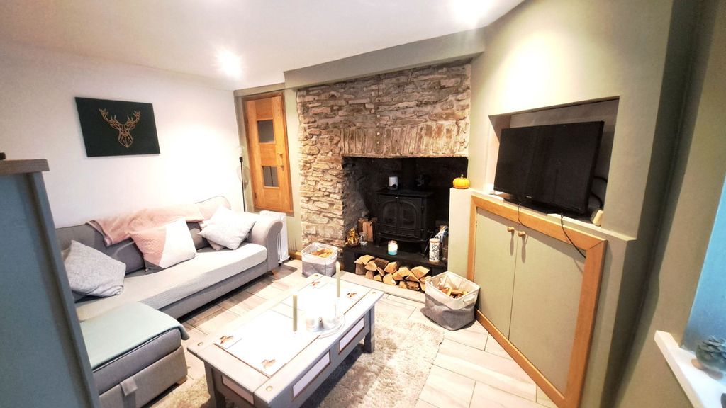 Property photo 2 of 9