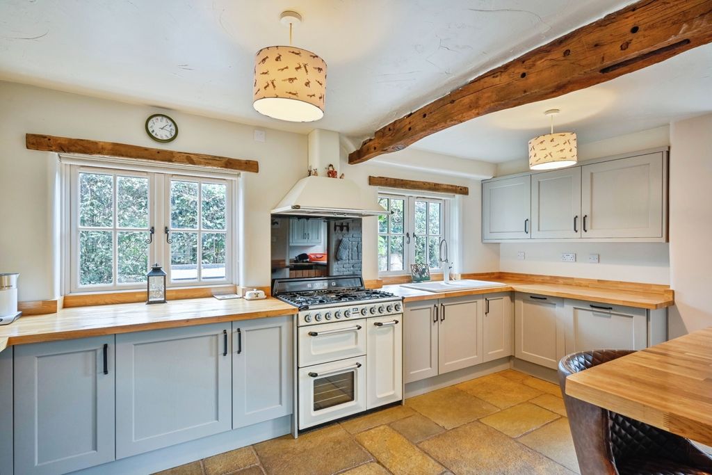 Property photo 2 of 16 Breakfast Kitchen