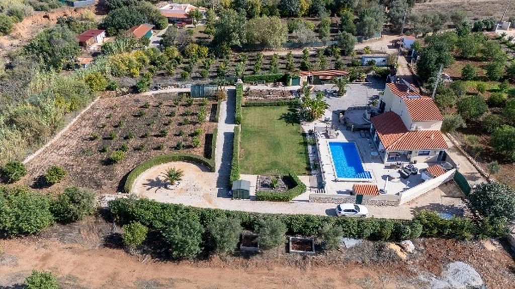 Property photo 2 of 20