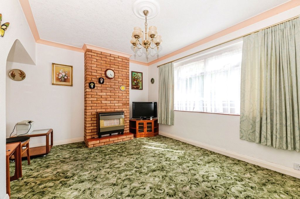 Property photo 3 of 11 Living Room