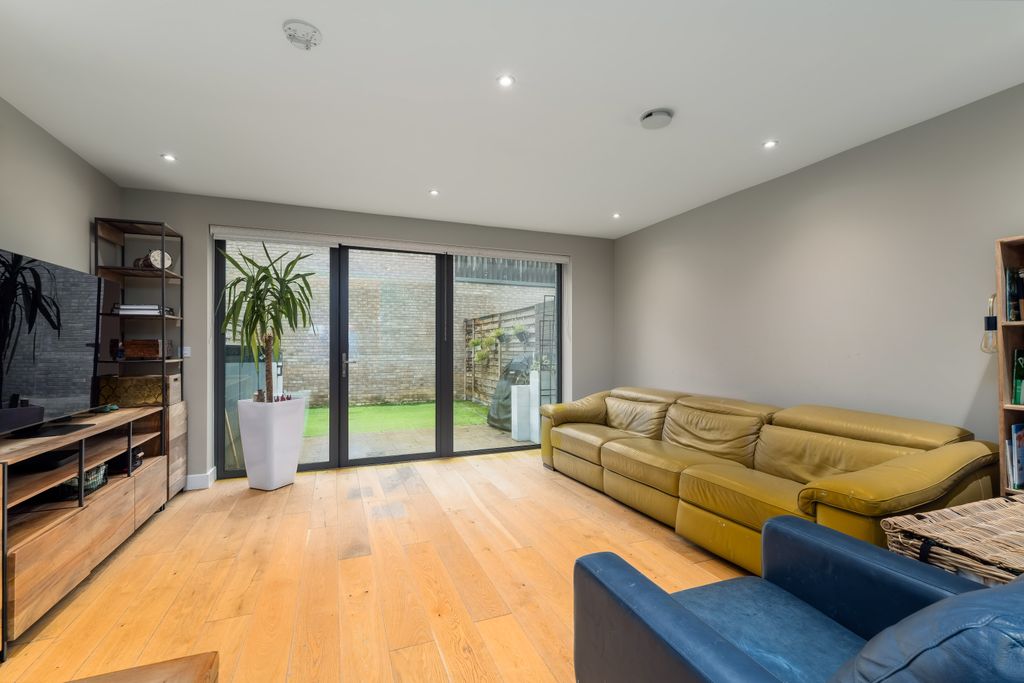 Property photo 3 of 12