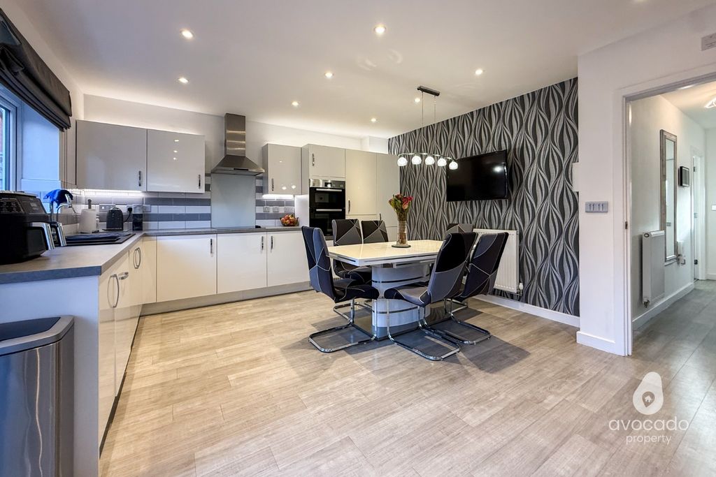 Property photo 2 of 28 4776303