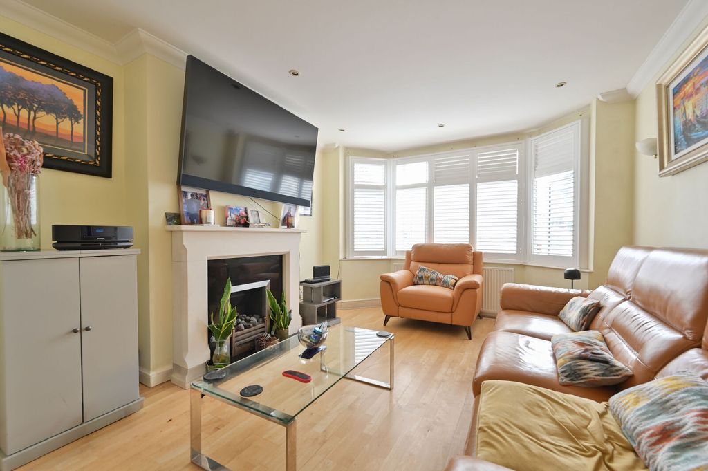 Property photo 2 of 18