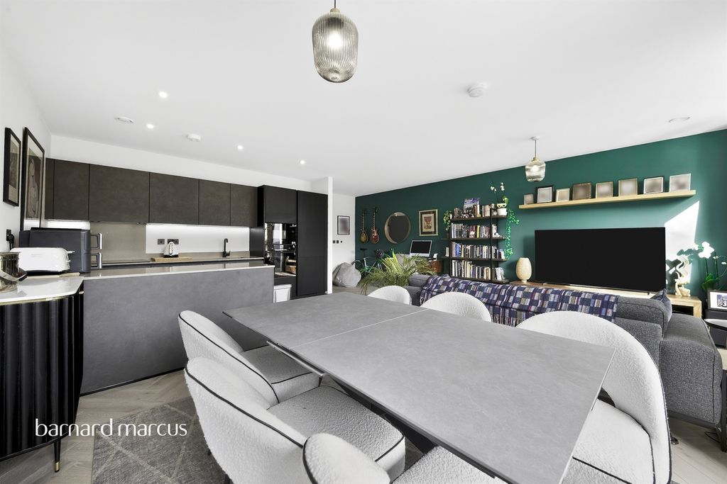 Property photo 3 of 16