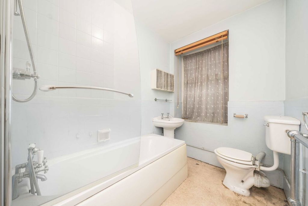 Property photo 3 of 5