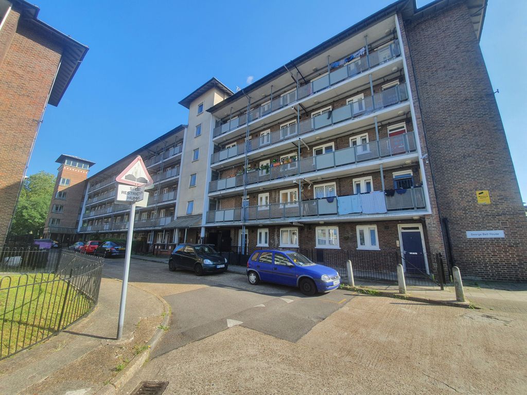 Property photo 1 of 16 3 Bed Flat For Sale Smart Street, London E2