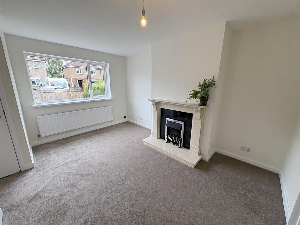 Property photo 3 of 12 Dining Room