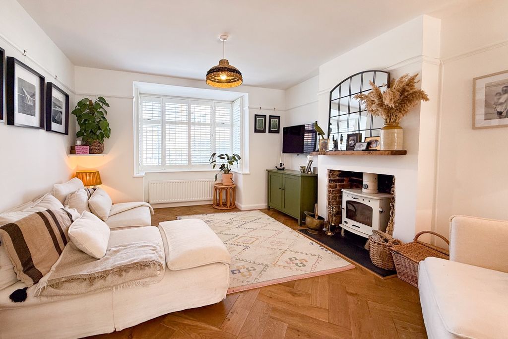 Property photo 2 of 27 4083807