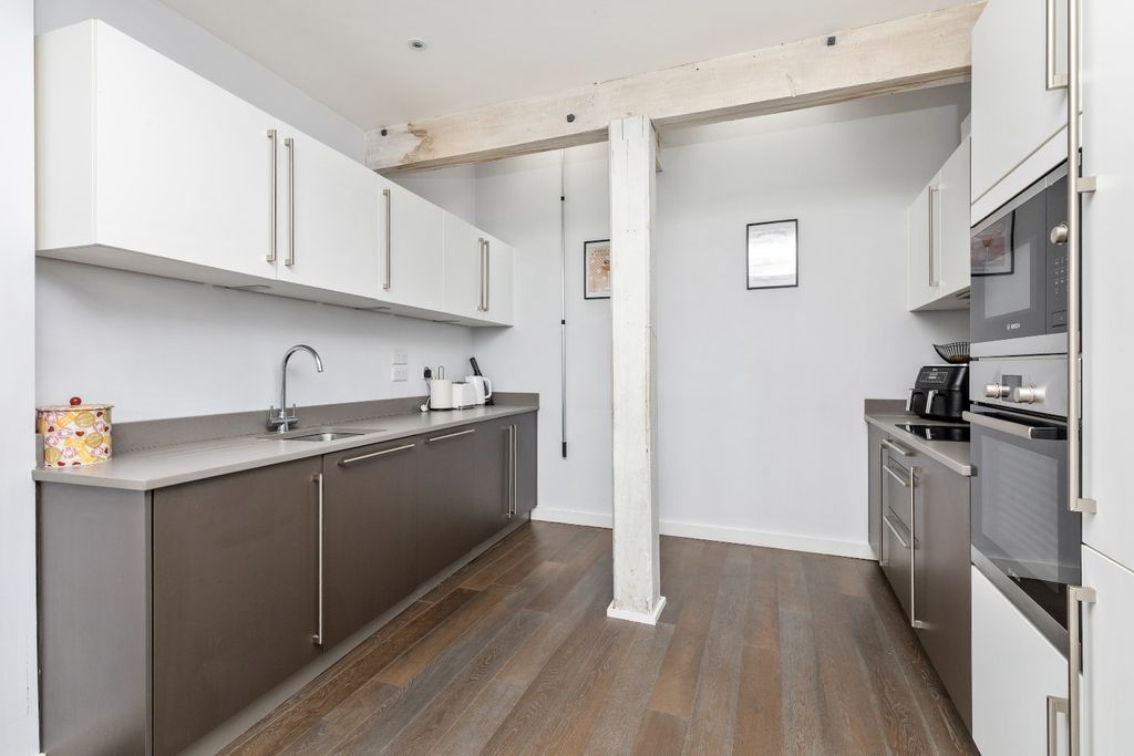 Property photo 2 of 10 4528782