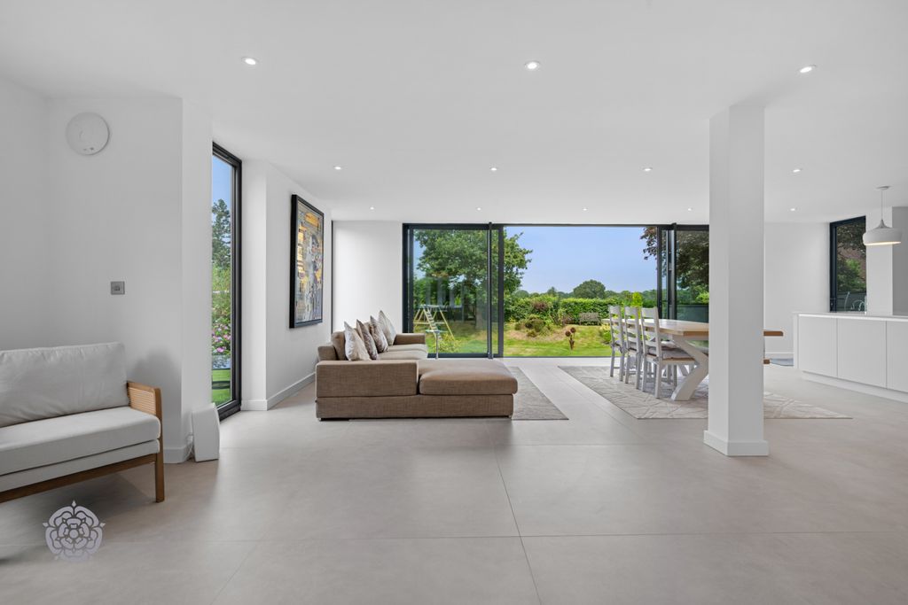 Property photo 3 of 53 Picture No. 20