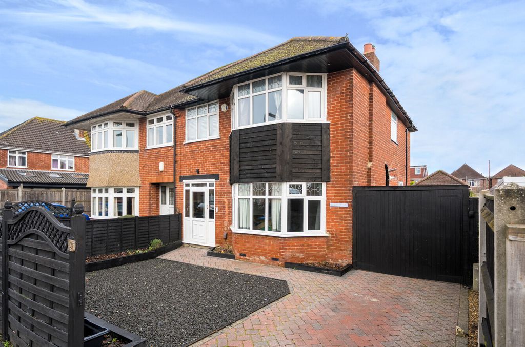 Property photo 1 of 15 1389021-12-693c48...